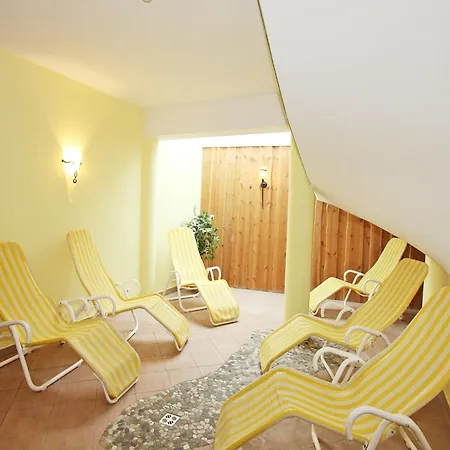 公寓 Spacious In Laengenfeld With Sauna *