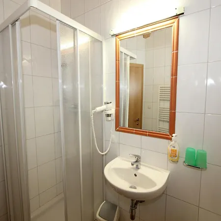 公寓 Spacious In Laengenfeld With Sauna *