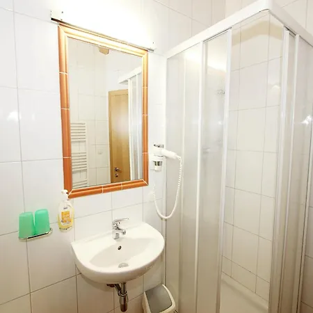Spacious In Laengenfeld With Sauna Хубен