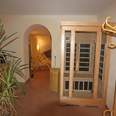 Spacious In Laengenfeld With Sauna Хубен
